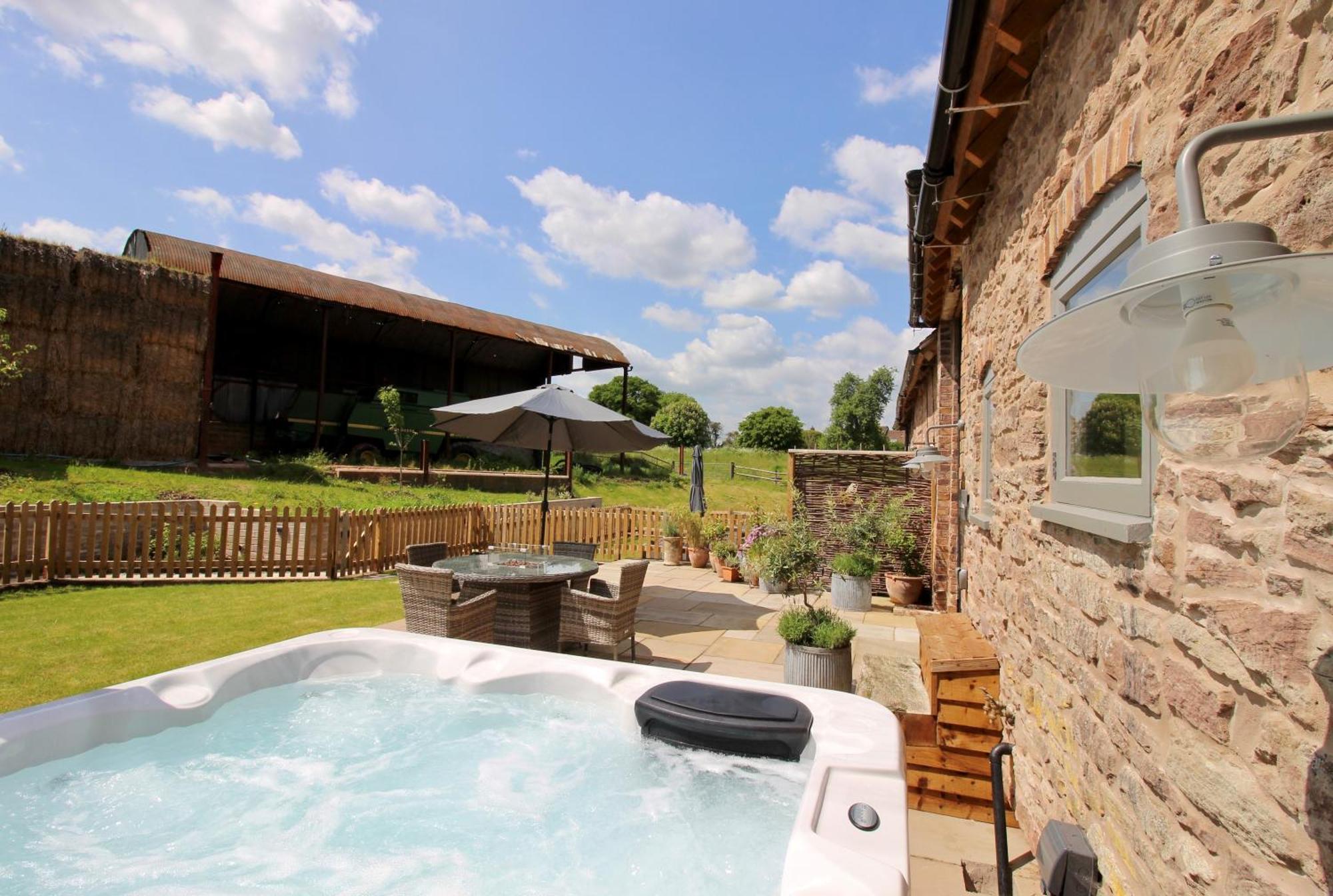 The Cart House - Beautiful Contemporary Barn - Hot Tub Apartamento Bridgnorth Exterior foto