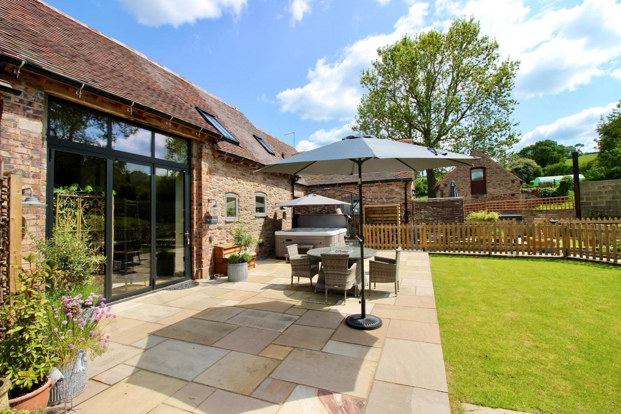 The Cart House - Beautiful Contemporary Barn - Hot Tub Apartamento Bridgnorth Exterior foto