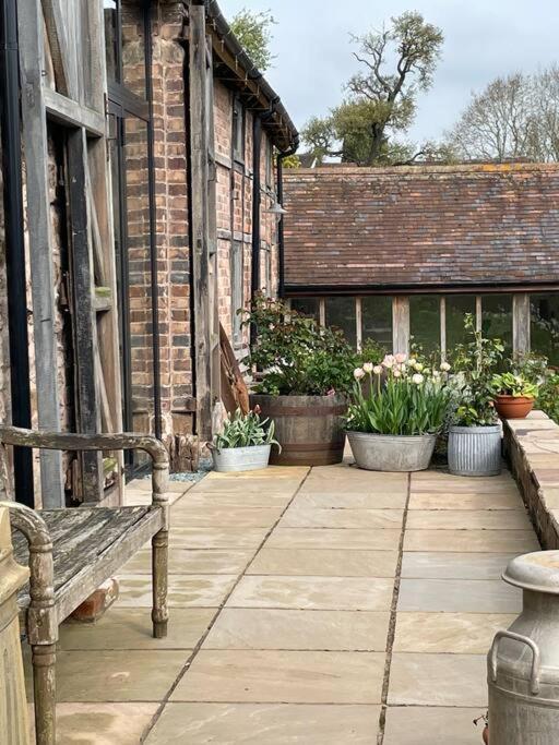 The Cart House - Beautiful Contemporary Barn - Hot Tub Apartamento Bridgnorth Exterior foto