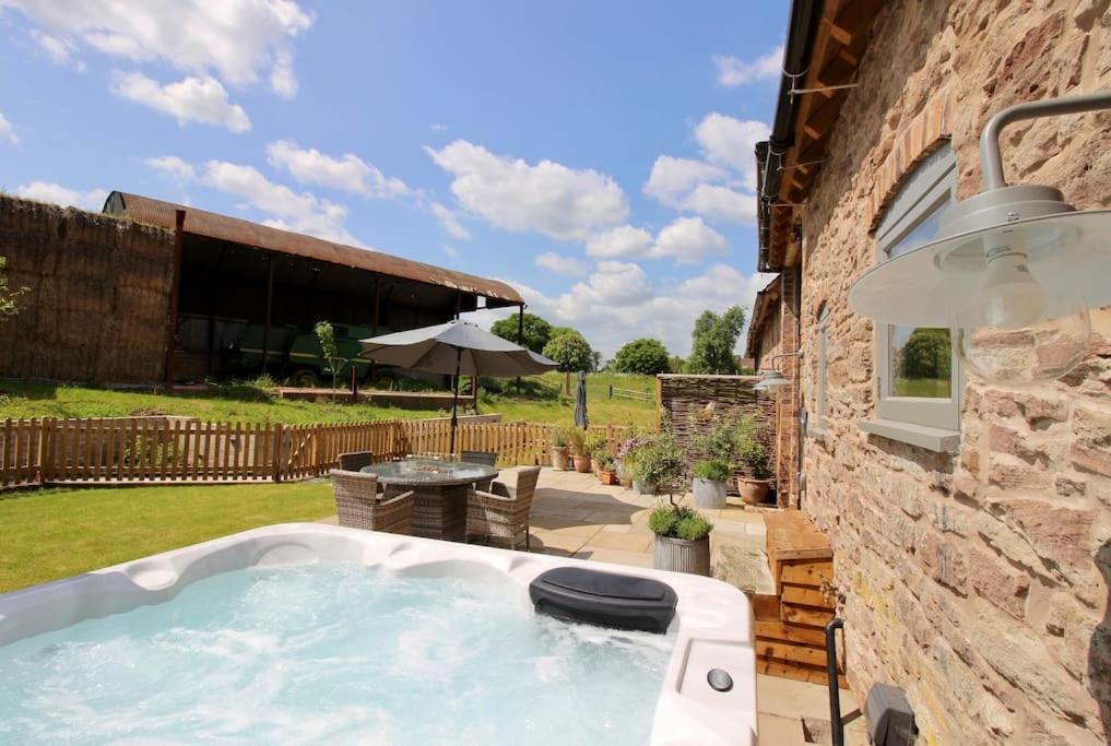 The Cart House - Beautiful Contemporary Barn - Hot Tub Apartamento Bridgnorth Exterior foto